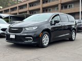 Used 2023 Chrysler Pacifica Touring-L image 4