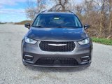 Used 2022 Chrysler Pacifica Touring-L image 3
