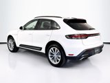 Certified 2024 Porsche Macan image 3
