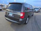 Used 2015 Chrysler Town & Country Touring-L image 5