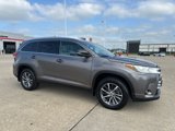 Used 2019 Toyota Highlander XLE image 2