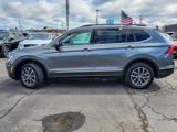 Used 2020 Volkswagen Tiguan SE w/ Panoramic Sunroof Package image 5