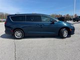 New 2025 Chrysler Pacifica Select image 2