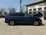Used 2023 Chrysler Pacifica Touring-L image 4