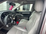 Used 2015 Toyota Highlander XLE image 3