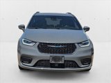 Used 2021 Chrysler Pacifica Touring-L w/ Uconnect Theater Family Group image 2