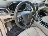 Used 2017 Lincoln Continental Select image 5