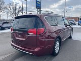 Used 2020 Chrysler Pacifica Touring-L image 5