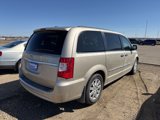 Used 2014 Chrysler Town & Country Touring w/ Driver Convenience Group image 3