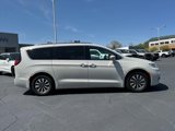 Used 2021 Chrysler Pacifica Touring-L image 3