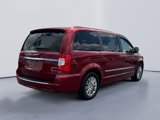 Used 2015 Chrysler Town & Country Touring-L image 5