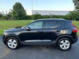 Used 2022 Volvo XC40 T5 Momentum image 2