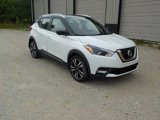 Used 2019 Nissan Kicks SR image 3