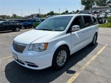 Used 2016 Chrysler Town & Country Touring-L image 2