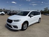 Used 2023 Chrysler Pacifica Touring-L image 2
