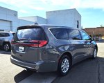 New 2025 Chrysler Pacifica Select image 5
