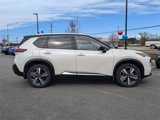 Used 2023 Nissan Rogue SL image 3