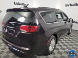 Used 2017 Chrysler Pacifica Touring-L image 5