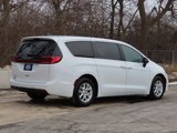 Used 2023 Chrysler Pacifica Touring-L image 3