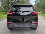 Used 2017 Jeep Cherokee Trailhawk image 6