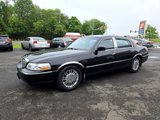 Used 2010 Lincoln Town Car Signature Limited image 2