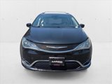Used 2018 Chrysler Pacifica Touring-L w/ Advanced Safetytec Group image 2
