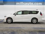 Used 2023 Chrysler Pacifica Touring-L image 3