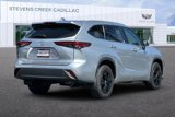 Used 2022 Toyota Highlander XLE image 4