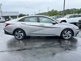 Used 2025 Hyundai Elantra Limited image 4