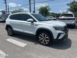 Certified 2024 Volkswagen Taos SE image 2