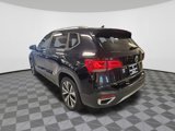 Certified 2022 Volkswagen Taos SE image 3