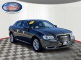 Used 2018 Chrysler 300 Touring L image 2