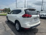 Used 2017 Nissan Rogue SV w/ SV Premium Package image 5