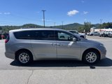 Used 2021 Chrysler Pacifica Touring-L image 4