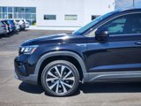 Used 2022 Volkswagen Taos SE image 2