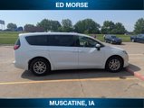 Used 2022 Chrysler Voyager LX image 3