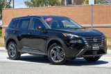 Used 2024 Nissan Rogue SV image 2