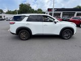 Used 2022 Nissan Pathfinder SV image 3