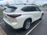 Used 2021 Toyota Highlander Limited image 3