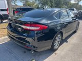 Used 2017 Ford Fusion SE w/ Fusion SE Technology Package image 4