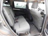 Used 2018 Toyota Highlander LE image 4