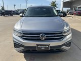 Used 2022 Volkswagen Tiguan SE image 2