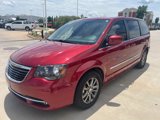 Used 2016 Chrysler Town & Country S image 3