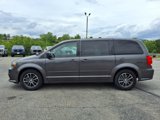 Used 2017 Dodge Grand Caravan SE image 2