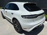 Certified 2024 Porsche Macan image 3
