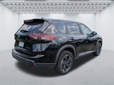 Used 2024 Nissan Rogue SV image 4