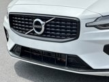 Certified 2022 Volvo S60 B5 Momentum w/ Premium Package image 4