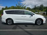 Used 2023 Chrysler Pacifica Limited image 3