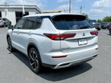 Used 2022 Mitsubishi Outlander SE image 2