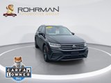 Used 2022 Volkswagen Tiguan SE w/ Panoramic Sunroof Package image 2